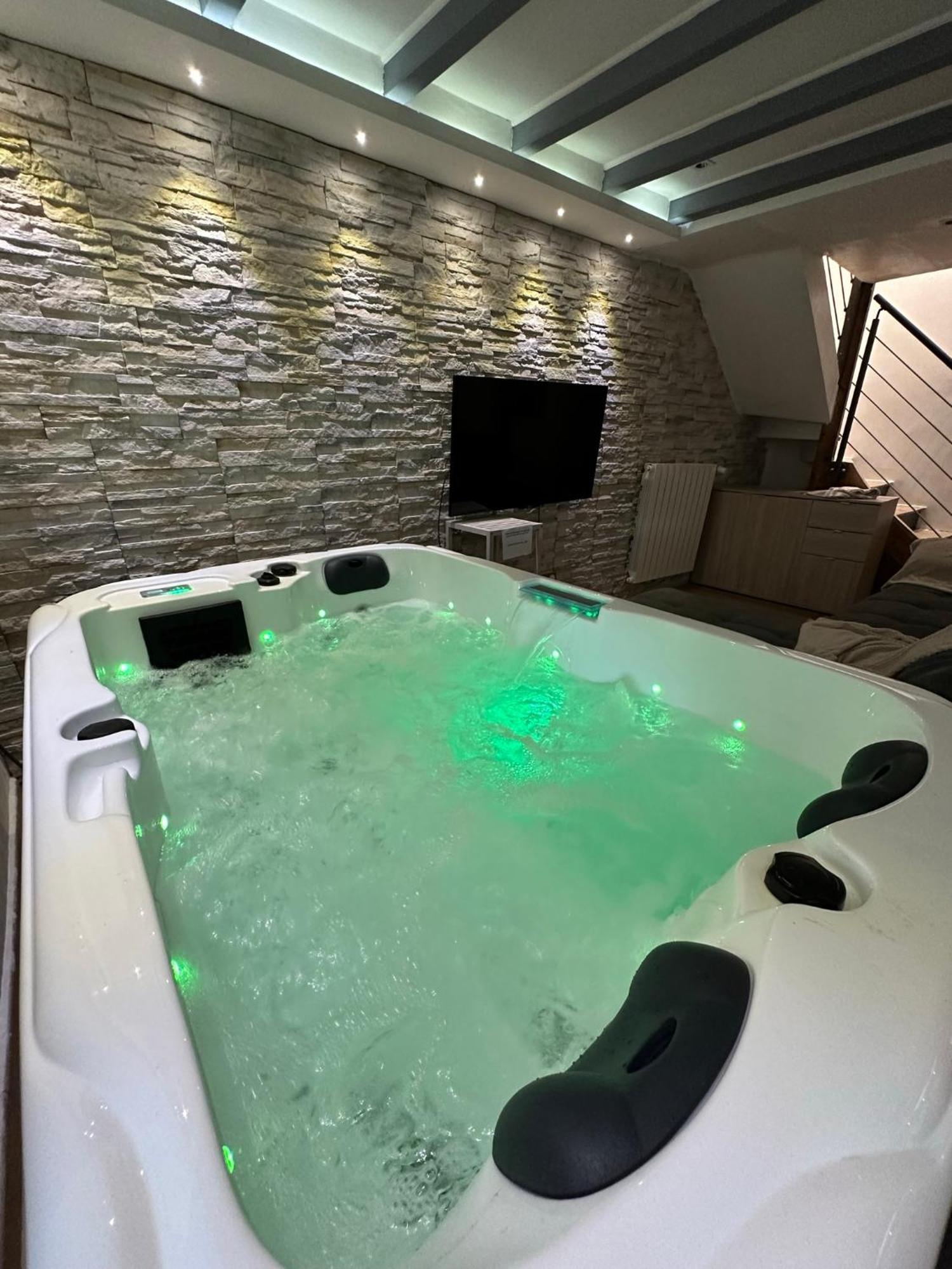 Vila Maison Avec Spa Maisdon-sur-Sevre Exteriér fotografie
